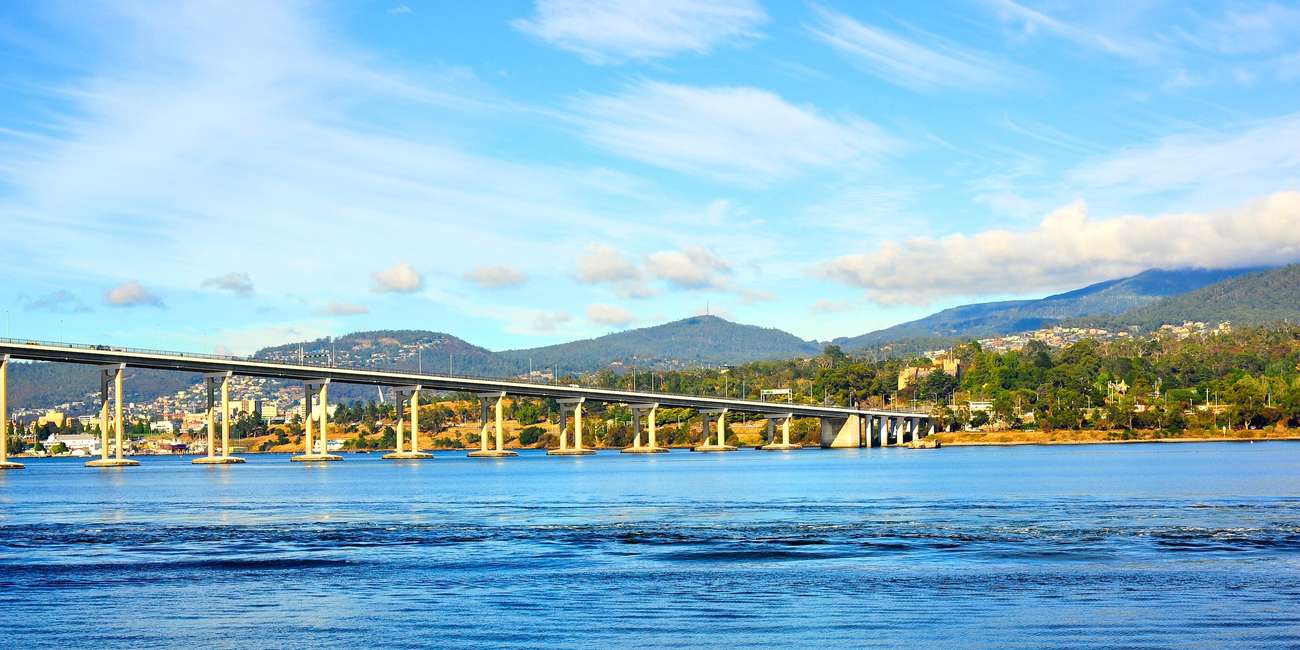 Hop-on hop-off sightseeing bus tours in Hobart, Australia – Top landmarks, famous attractions, and hidden gems in 2025